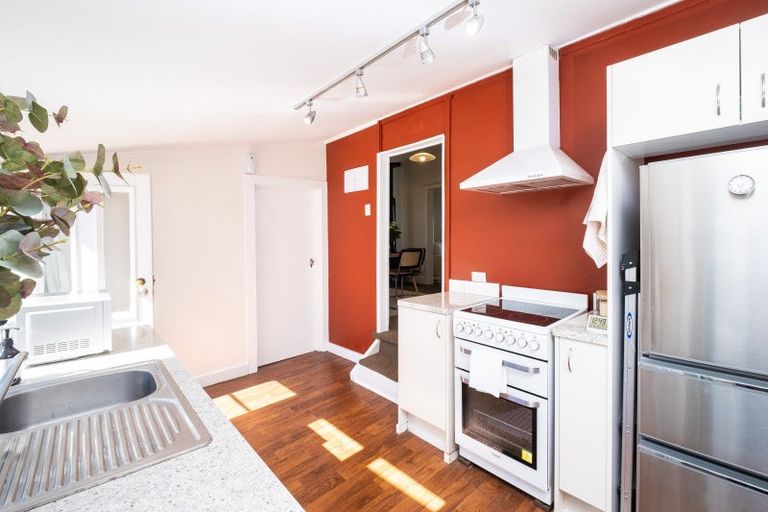 Photo of property in 35 Napier Terrace, Hospital Hill, Napier, 4110