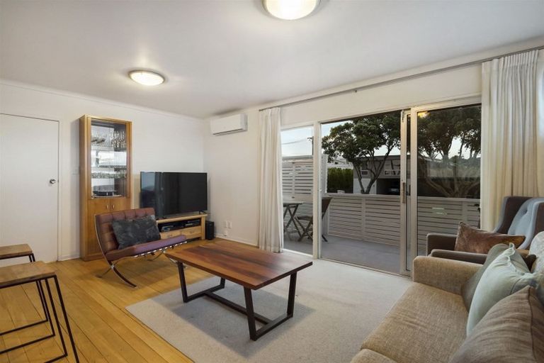 Photo of property in 1/33 Castor Bay Road, Castor Bay, Auckland, 0620