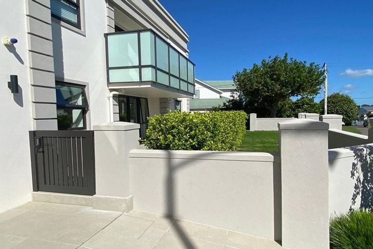 Photo of property in 2/8b Rugby Road, Birkenhead, Auckland, 0626