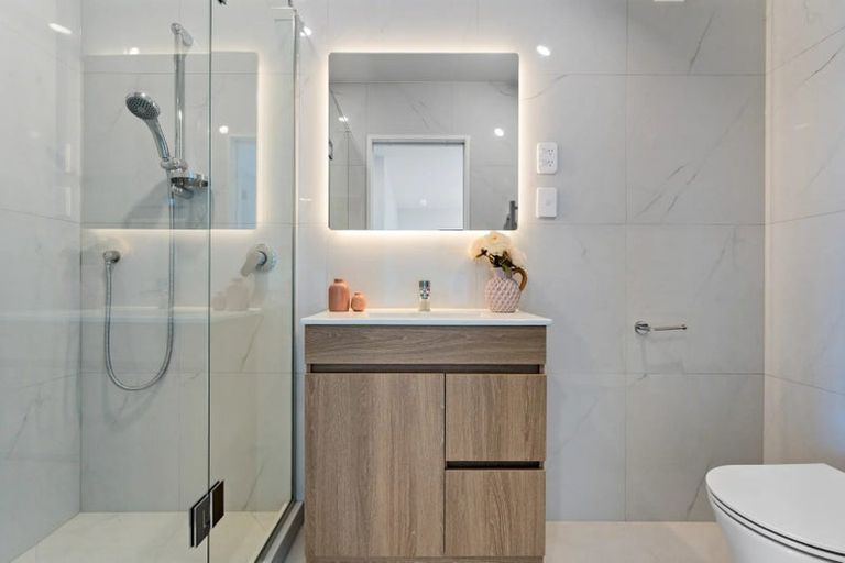 Photo of property in 5/27 Taikata Road, Te Atatu Peninsula, Auckland, 0610