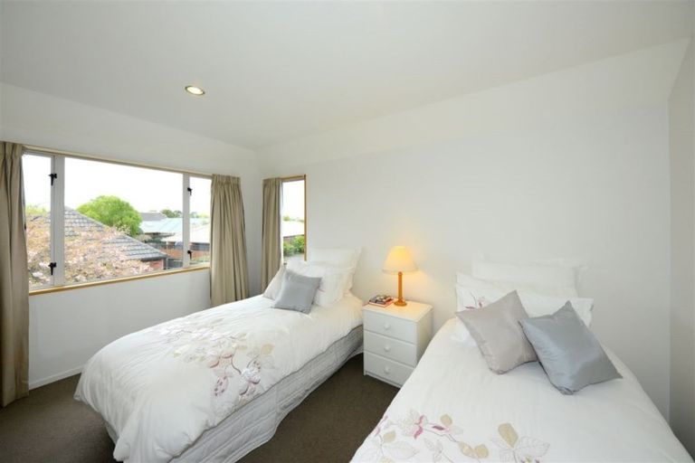 Photo of property in 16 Huntingdon Place, Avonhead, Christchurch, 8042