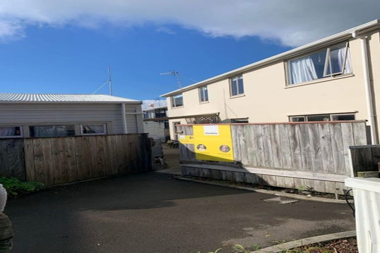 Photo of property in 3/131 Queens Drive, Lyall Bay, Wellington, 6022