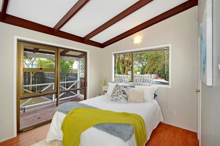 Photo of property in 1/81 Fairclough Road, Beach Haven, Auckland, 0626