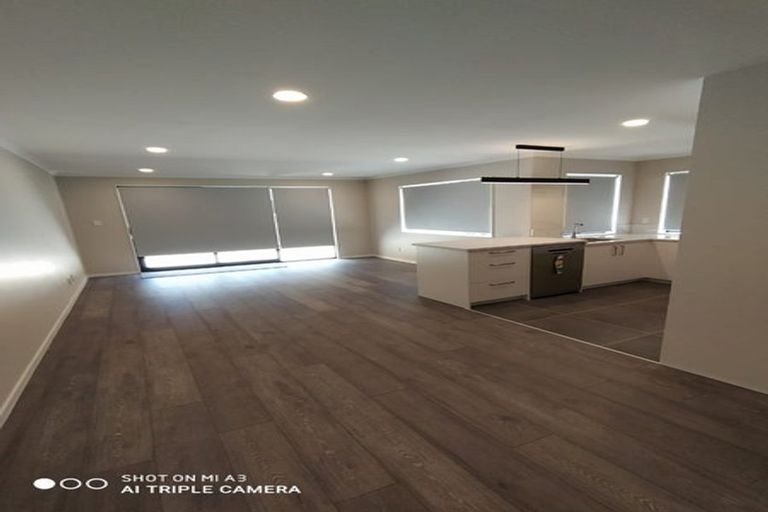 Photo of property in 32 Combat Street, Papakura, 2110