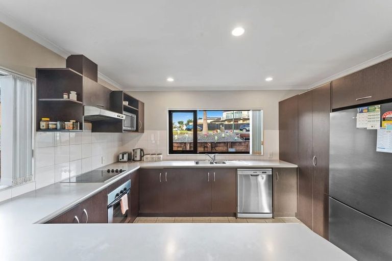 Photo of property in 2 Goh Place, Manurewa, Auckland, 2105