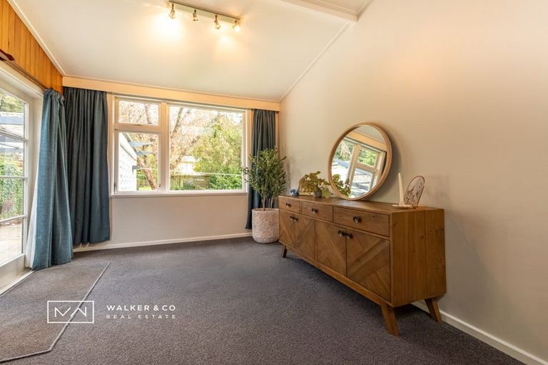 Photo of property in 5 Elmslie Road, Pinehaven, Upper Hutt, 5019