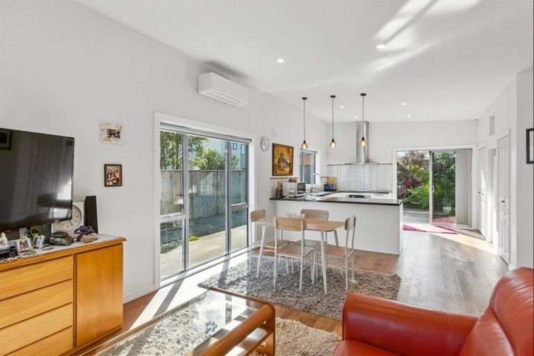 Photo of property in 37 Liverpool Street, Levin, 5510