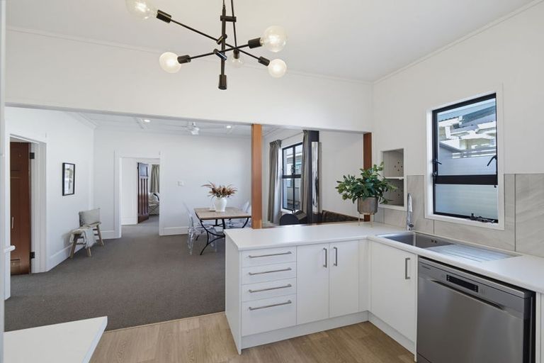 Photo of property in 77 Wellesley Road, Napier South, Napier, 4110