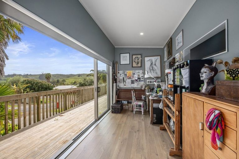 Photo of property in 5 Empressa Heights, Helensville, 0800