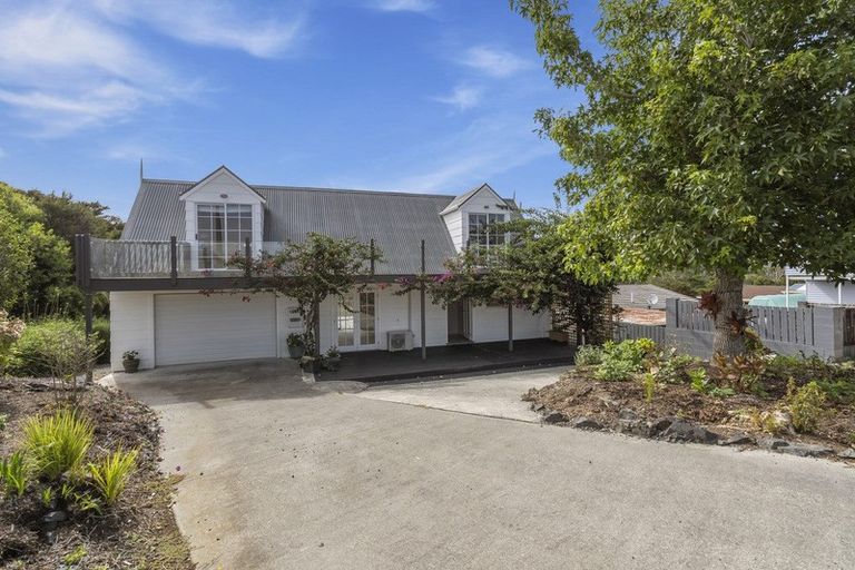 Photo of property in 4 Gould Street, Russell, 0202