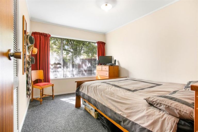 Photo of property in 2/46a Kamara Road, Glen Eden, Auckland, 0602