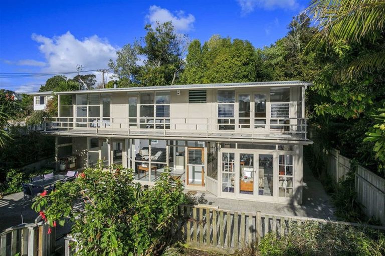 Photo of property in 90 Saddleback Rise, Murrays Bay, Auckland, 0630