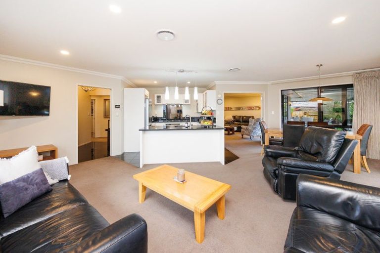 Photo of property in 172 Pacific Drive, Fitzherbert, Palmerston North, 4410