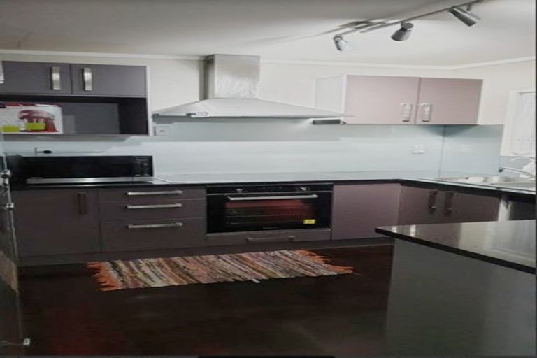 Photo of property in 2/66 Aviemore Drive, Highland Park, Auckland, 2010