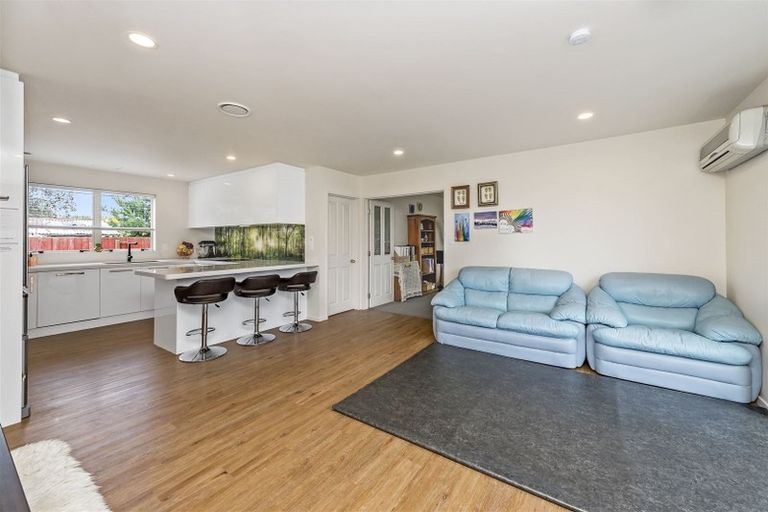 Photo of property in 6 Rosefield Lane, Northcote, Christchurch, 8052