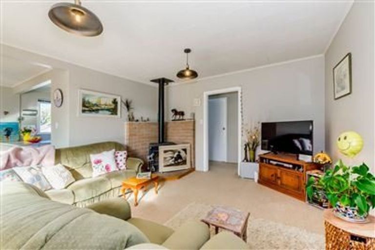 Photo of property in 5 Puriri Road, Waikanae, 5036