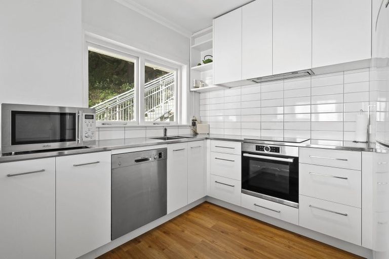Photo of property in Rehutai Flats, 3/268 Oriental Parade, Oriental Bay, Wellington, 6011