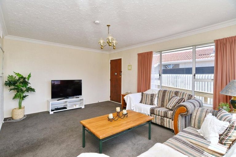 Photo of property in 1/15 Heathglen Avenue, Parklands, Christchurch, 8083