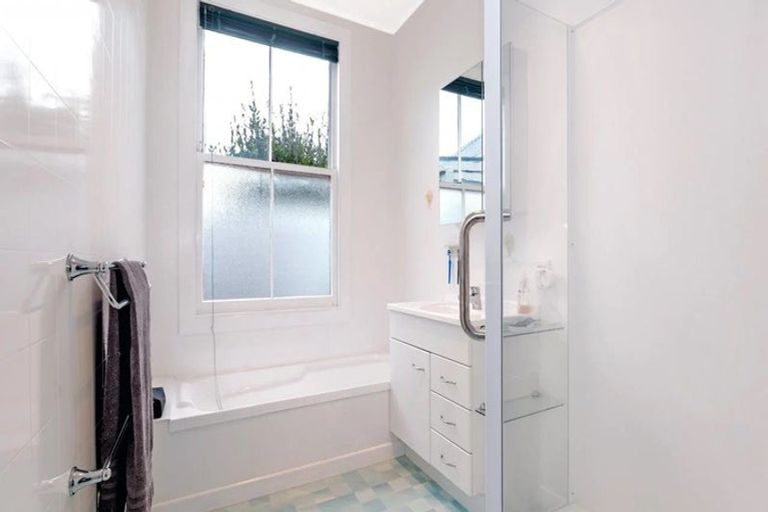 Photo of property in 17 Ormond Road, Whataupoko, Gisborne, 4010