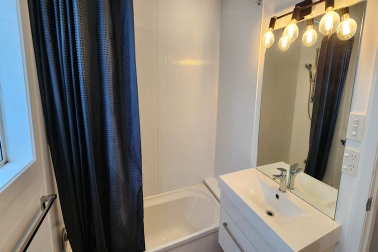 Photo of property in 48 Omata Road, Marfell, New Plymouth, 4310