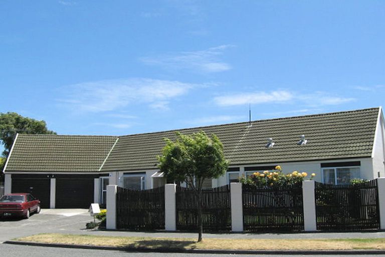 Photo of property in 43 Delaware Crescent, Russley, Christchurch, 8042