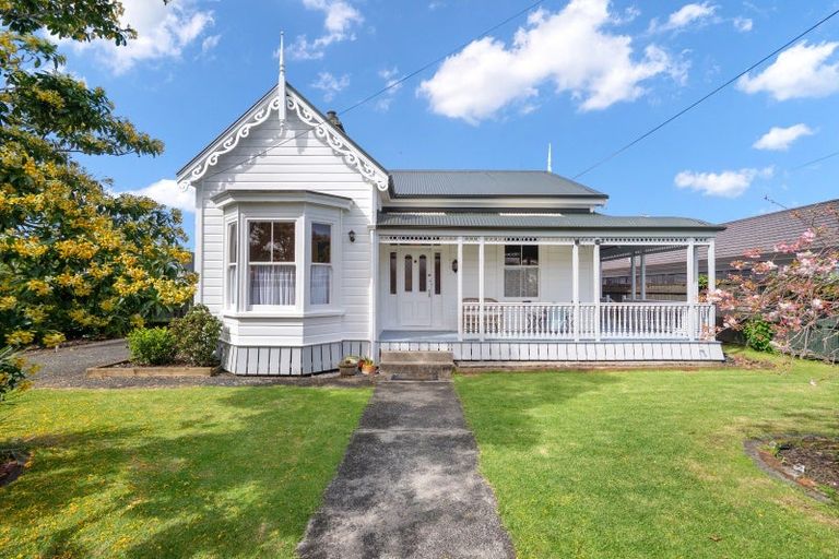 Photo of property in 6 Shortland Street, Regent, Whangarei, 0112