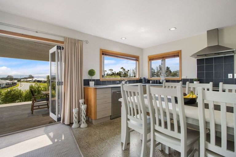 Photo of property in 340 Omokoroa Road, Omokoroa, 3114