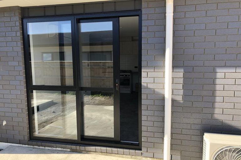 Photo of property in 2 Opaoa Way, Aotea, Porirua, 5024