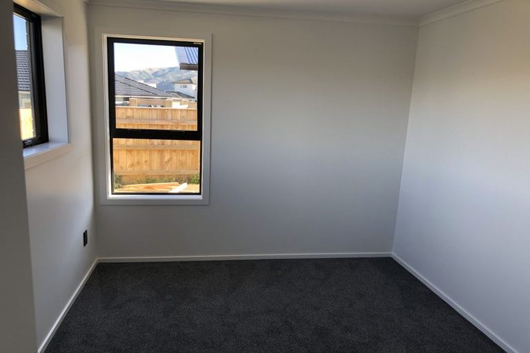 Photo of property in 2 Opaoa Way, Aotea, Porirua, 5024