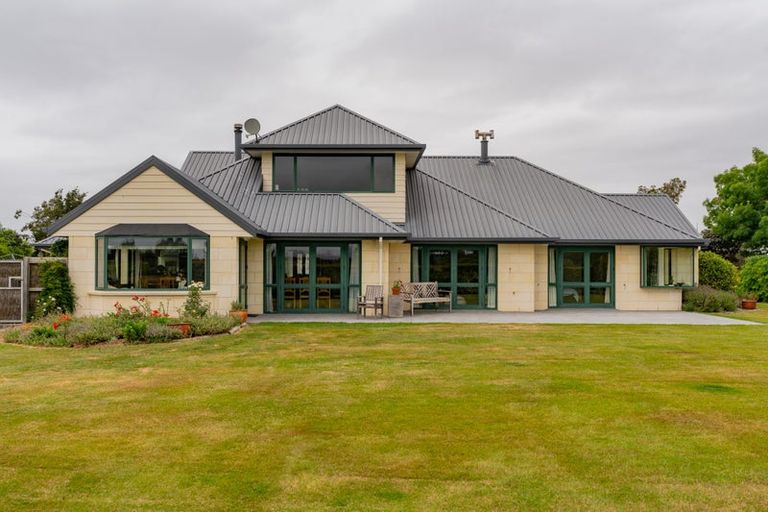 Photo of property in 132 Round Hill Road, Loburn, 7472