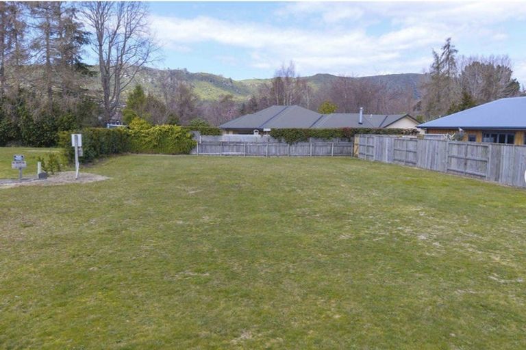 Photo of property in 35 Lakemere Way, Kinloch, Taupo, 3377