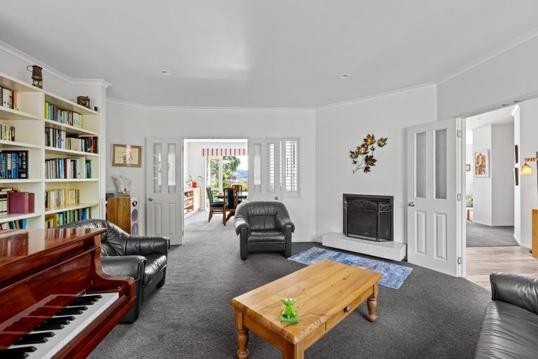 Photo of property in 85 Whangaparaoa Road, Red Beach, 0932