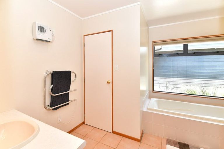 Photo of property in 166 Rimmer Road, Helensville, 0875