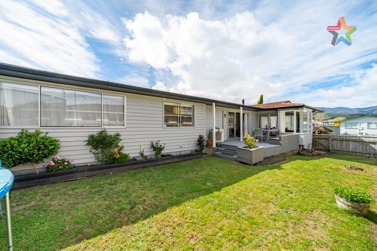 Photo of property in 5 Harvard Grove, Totara Park, Upper Hutt, 5018