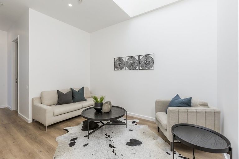 Photo of property in 6/14 Tamariki Avenue, Orewa, 0931