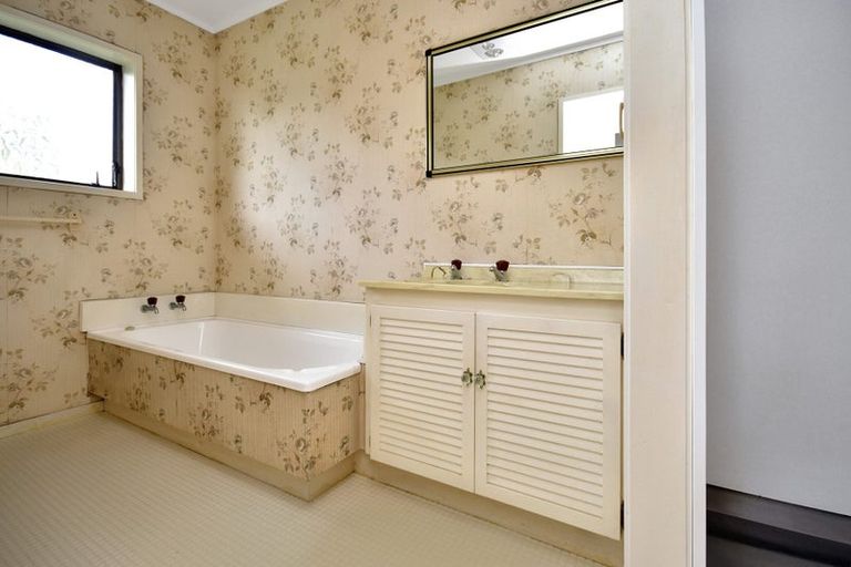 Photo of property in 2/1 Sari Place, Massey, Auckland, 0614