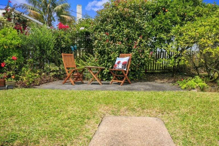 Photo of property in 1/26 Corunna Road, Milford, Auckland, 0620