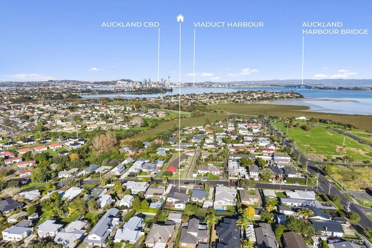 Photo of property in 8 Creamer Avenue, Belmont, Auckland, 0622