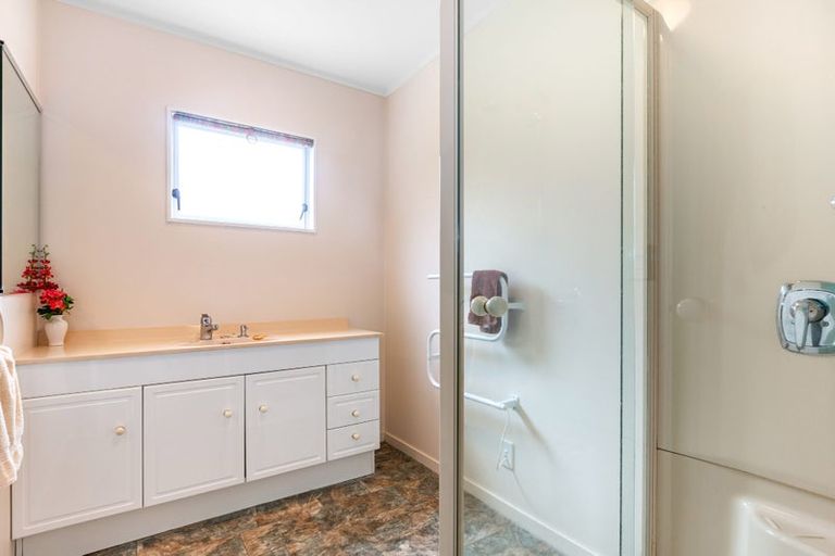 Photo of property in 17 Lakeside Villas, Whitby, Porirua, 5024