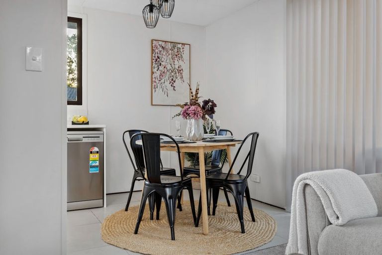 Photo of property in 2/21 Nearco Street, Randwick Park, Auckland, 2105