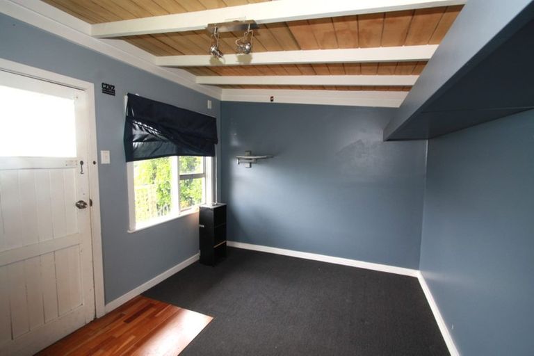 Photo of property in 27 Queens Road, Glen Avon, New Plymouth, 4312