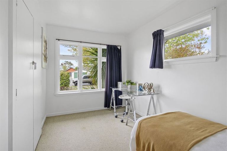 Photo of property in 17 Grimseys Road, Redwood, Christchurch, 8051