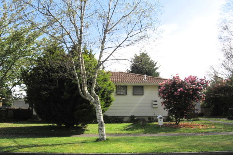 Photo of property in 6 Matthew Place, Kawaha Point, Rotorua, 3010