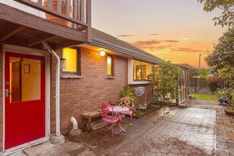 Photo of property in 1/124 Hamilton Avenue, Ilam, Christchurch, 8041