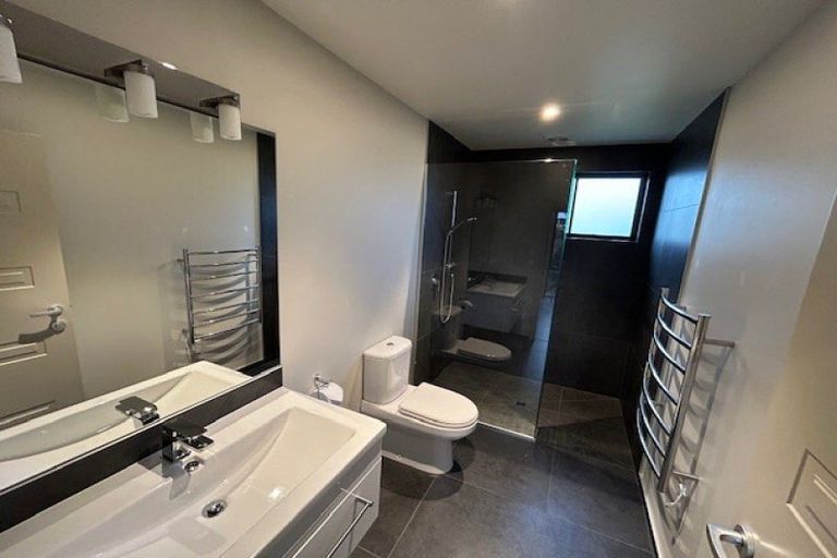 Photo of property in 1 Valley Crescent, Wanaka, 9305