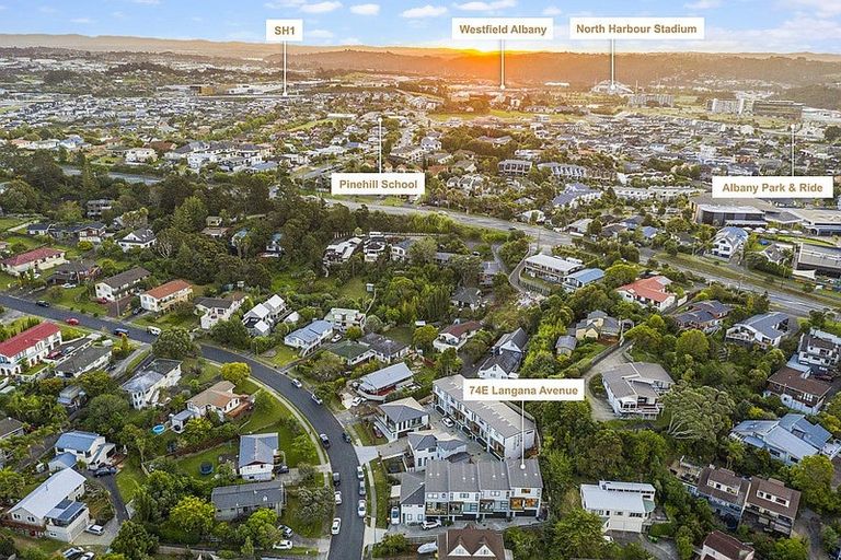 Photo of property in 74e Langana Avenue, Browns Bay, Auckland, 0630