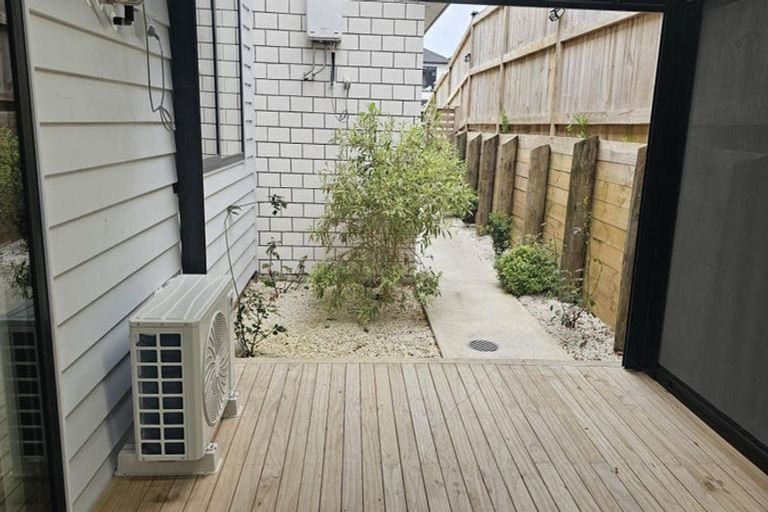 Photo of property in 5 Kate Duncan Drive, Swanson, Auckland, 0614