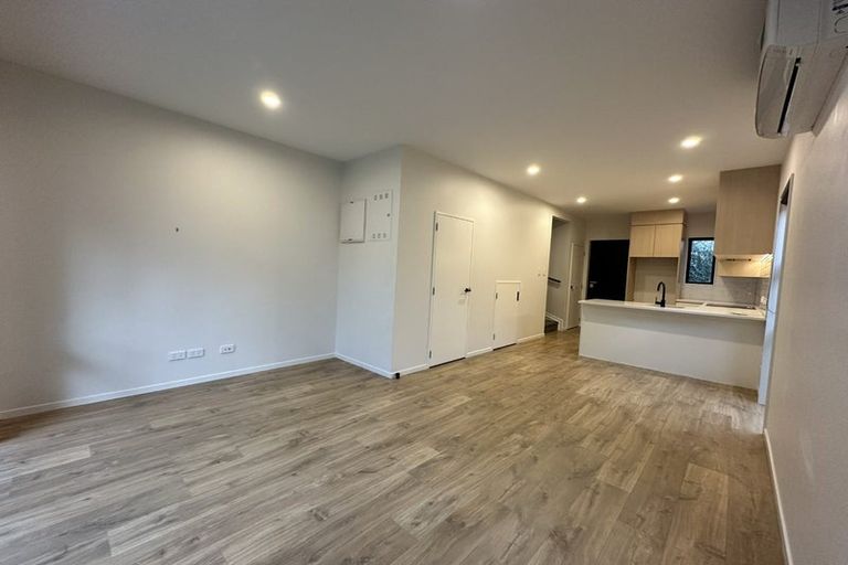 Photo of property in 7/89 Beach Road, Te Atatu Peninsula, 0610