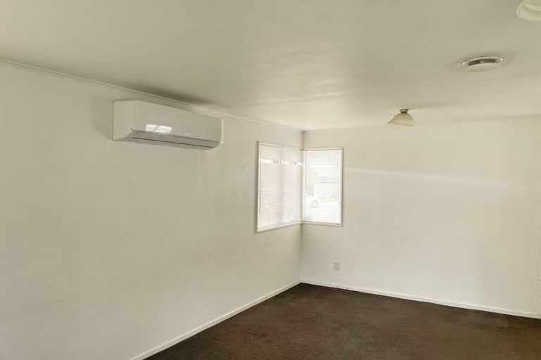Photo of property in 129 Aviemore Drive, Highland Park, Auckland, 2010