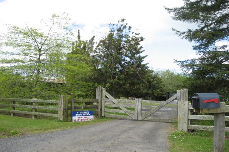 Photo of property in 28 Dysart Lane, Kumeu, 0891
